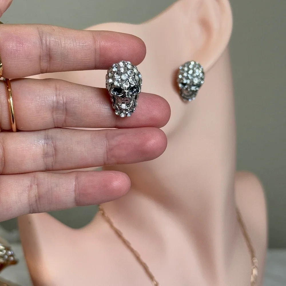 ⚜️❤️‍🔥 Silver Skull Stud Earrings With Crystals